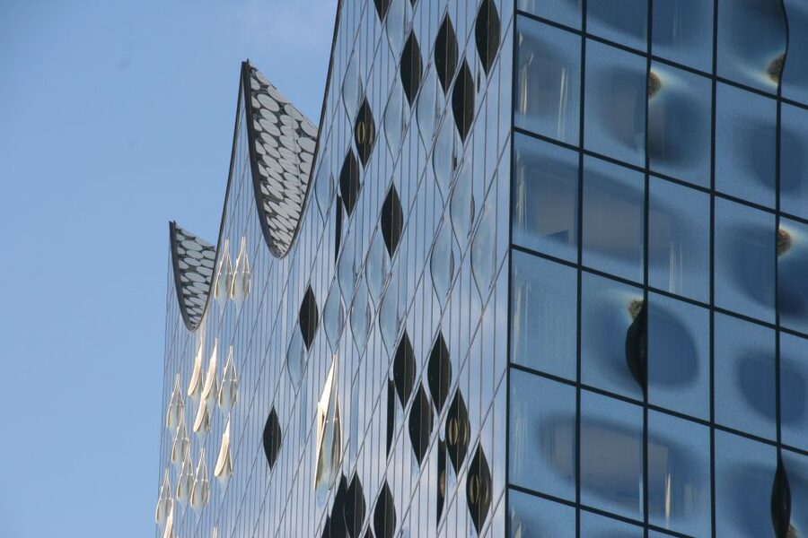 Hamburg: Guided Port Walk for Families - Deichstraße Waterfront Walk: Where the Port Comes Alive