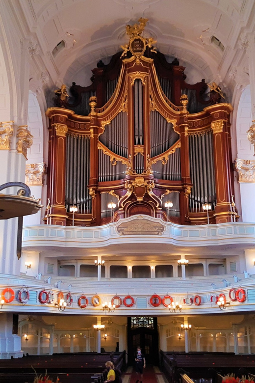 Hamburg: Guided Tour of St. Michael's Church - Meeting at the Main Portal: Finding the Red Bag Guide