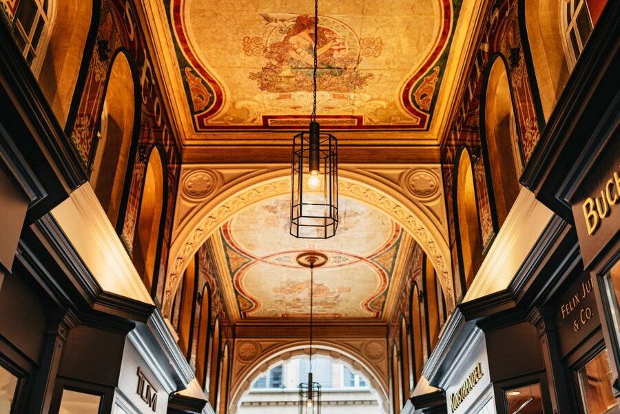 Hamburg: Guided Walking Tour for Magic Fans - Deichstraße, the oldest street feel, and why it matters