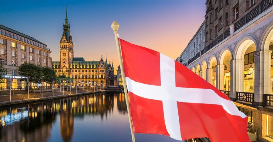 Hamburg: Guided Walking Tour in Danish - A Danish guided Hamburg walk that connects the dots
