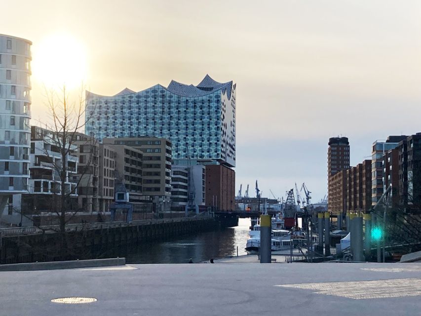 Hamburg: Guided Walking Tour in Danish - Deichstraße, a 1765 landmark, and why fire shaped the city