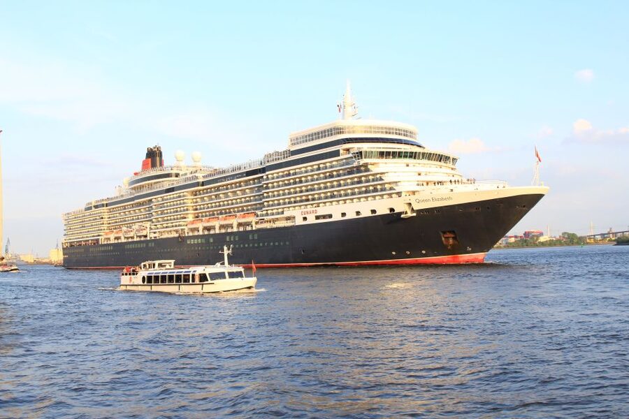 Hamburg: Harbor Cruise - The guide experience, German moderation, and how to get more out of it