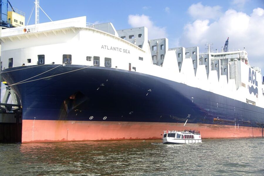 Hamburg: Harbor Cruise - What you should bring (and what to skip)