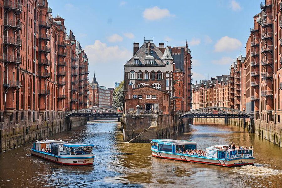 Hamburg: Harbor Cruise and Bus City Hop-On Hop-Off Tour - Audio guides in six languages: how to get more from every minute