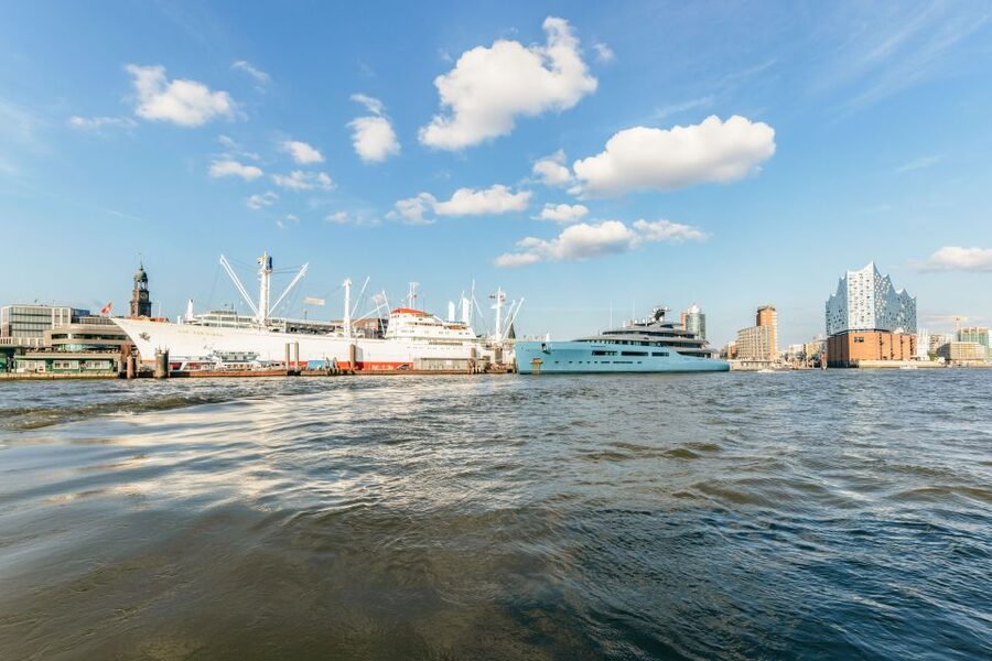 Hamburg: Harbor Cruise with Wine and Cheese - Meeting Point and Getting on the Boat Without Stress