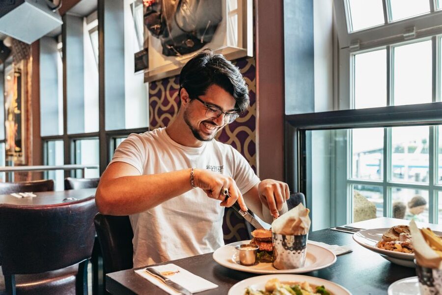 Hamburg: Hard Rock Cafe Skip-the-Line Meal - Who should book this Hard Rock Cafe Hamburg meal?