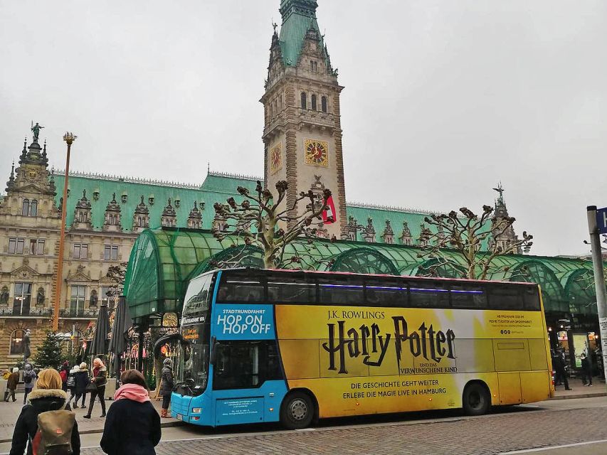 Hamburg: Hop-On Hop-Off Bus Tour Family Ticket - Live guide vs. audio guide, and how to get the most out of it