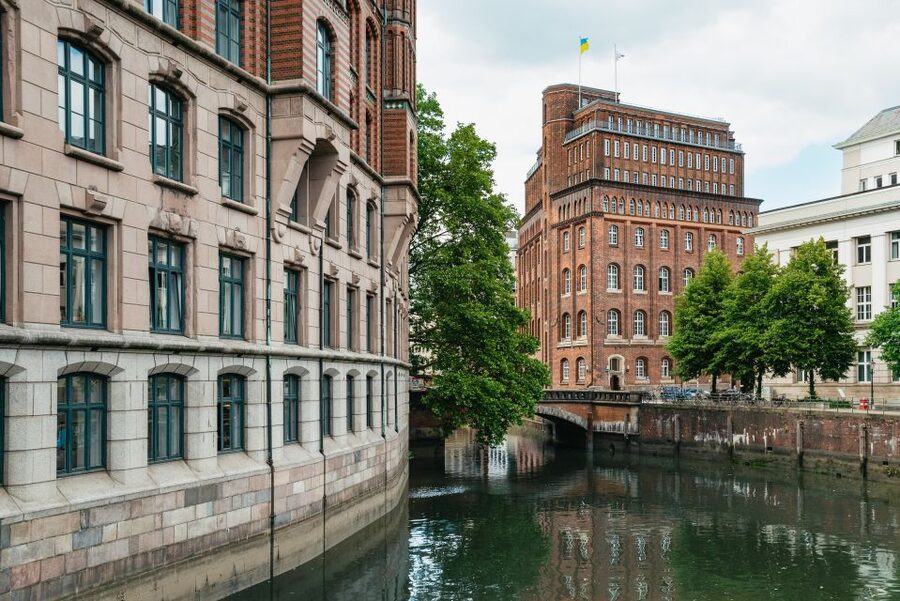 Hamburg: Hop-On Hop-Off Bus with Alster or Harbor Cruise - Comfort, ease of use, and the small bumps worth knowing
