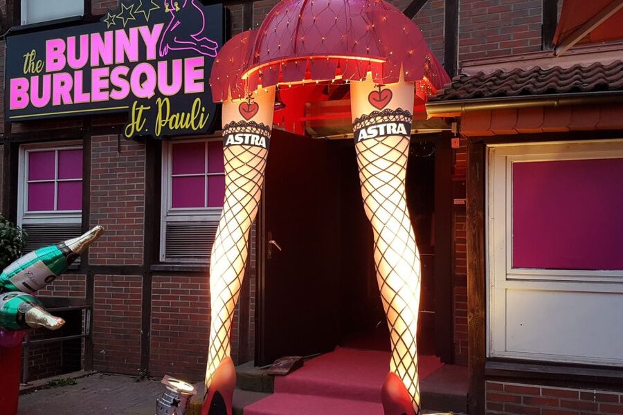 Hamburg: In the Footsteps of "Olivia" Reeperbahn Tour - Beatles Square and Celebrity Handshakes: What the Guide Points Out