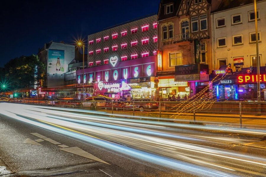 Hamburg: In the Footsteps of "Olivia" Reeperbahn Tour - Panoptikum, Spielbudenplatz, and the Art of Photo Stops