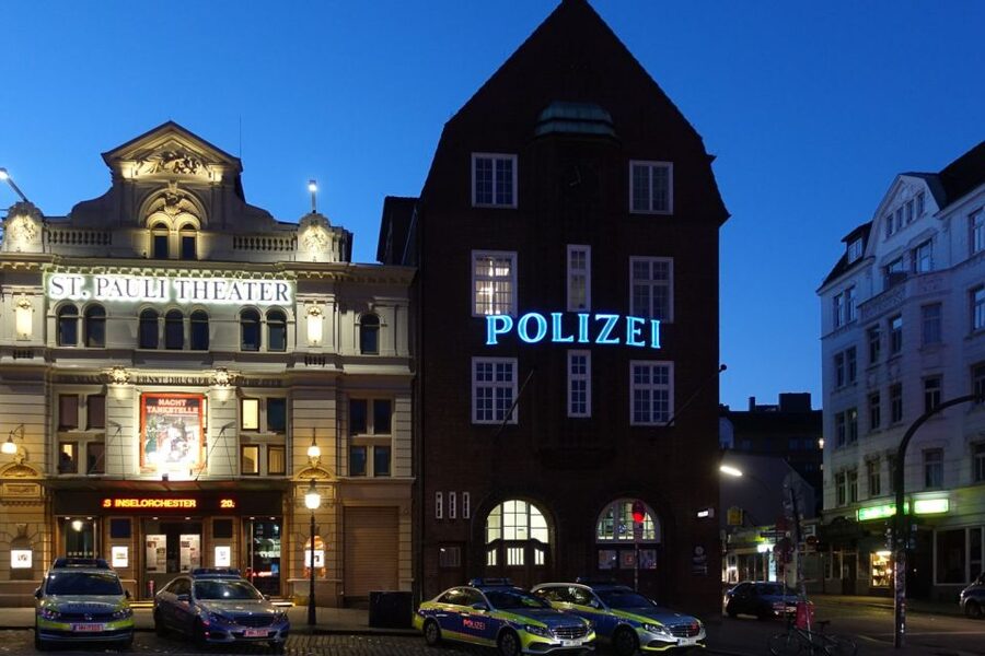 Hamburg: In the Footsteps of "Olivia" Reeperbahn Tour - Große Freiheit and the Night’s Final Drinks
