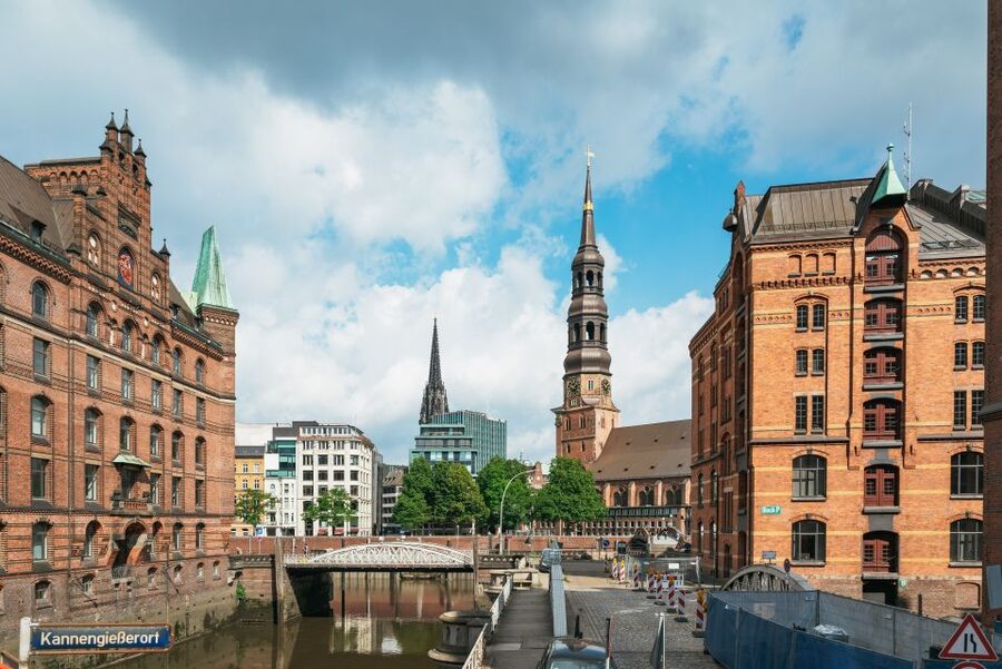 Hamburg: Line A Sightseeing Hop-On Hop-Off Bus Tour - Boarding at Landungsbrücken: why the harbor area is a smart start