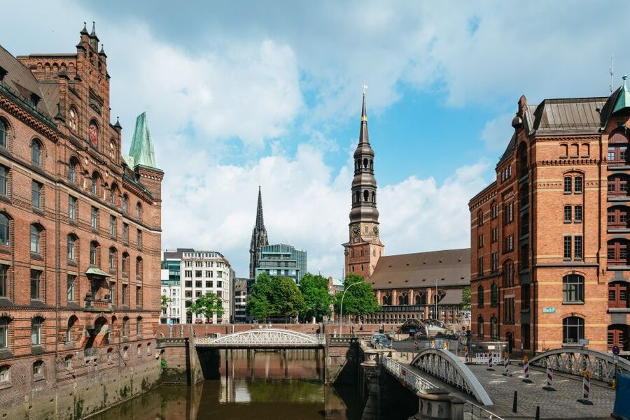 Hamburg: Line A Sightseeing Hop-On Hop-Off Bus Tour - Alster Lakes villas and green pauses: the city’s softer side