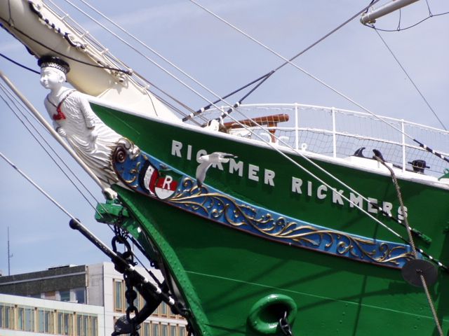 Hamburg: Line F Hop-On Hop-Off Bus and Boat Tour - Harbor Boat Ride: Why the Water View Changes Everything