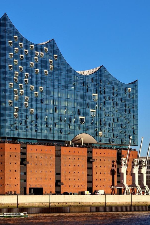 Hamburg : Line G Hop-On Hop-Off Sightseeing Tour - Inner and Outer Alster: a calmer rhythm with big visual payoff
