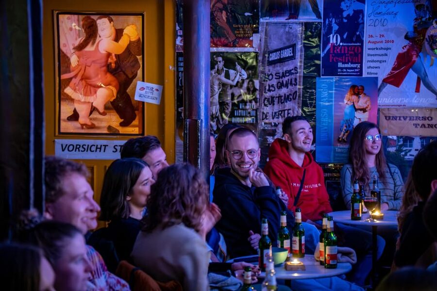 Hamburg: Moin Comedy Club Stand Up Comedy Live Show Ticket - Drinks and value: paying for fun without overpaying