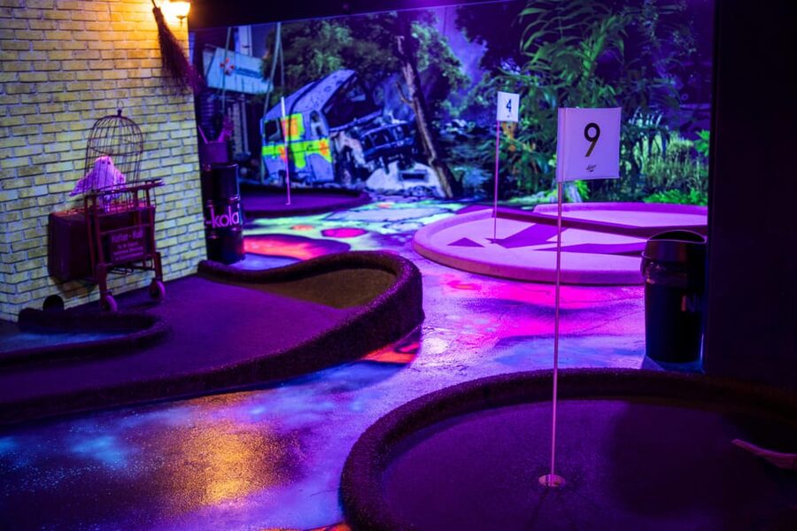 Hamburg: Moviegolf Experience - MovieGolf in Hamburg, Mini Golf Meets Film Trivia