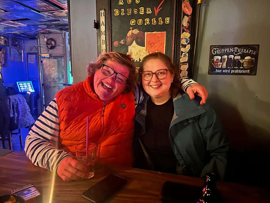Hamburg: Neighborhood tour with a former dominatrix - Marys Treff bei Günter Jauch: meet-up, pickup, and the safety briefing