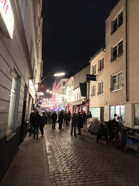 Hamburg: Neighborhood tour with a former dominatrix - What you get after the walk: more stories in a café or bar