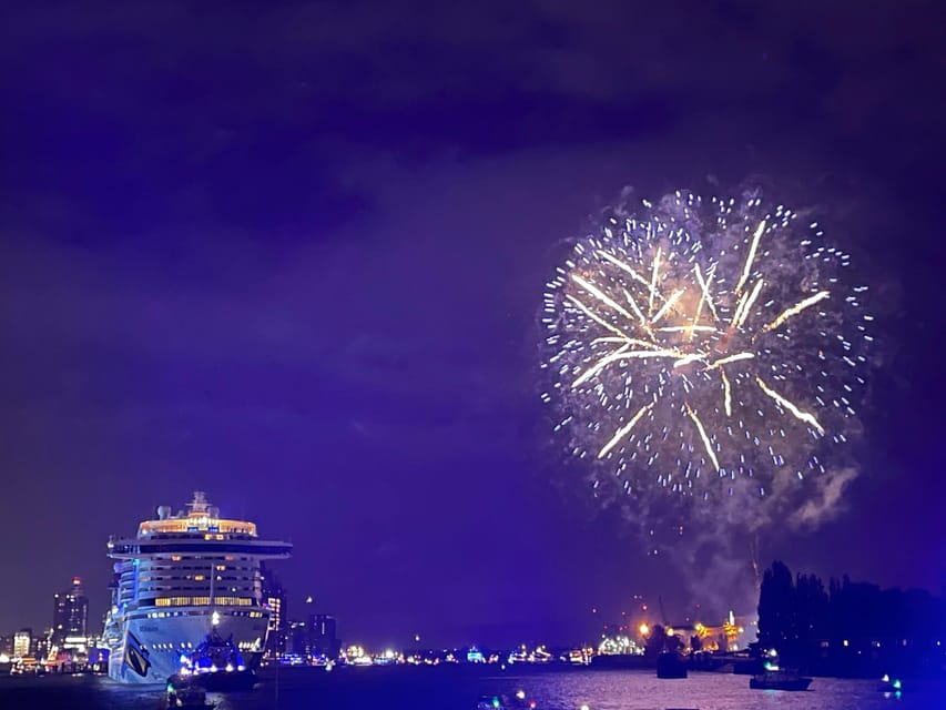 Hamburg: New Years Eve Harbour Cruise - Onboard vibe and drinks, Prosecco plus warm options