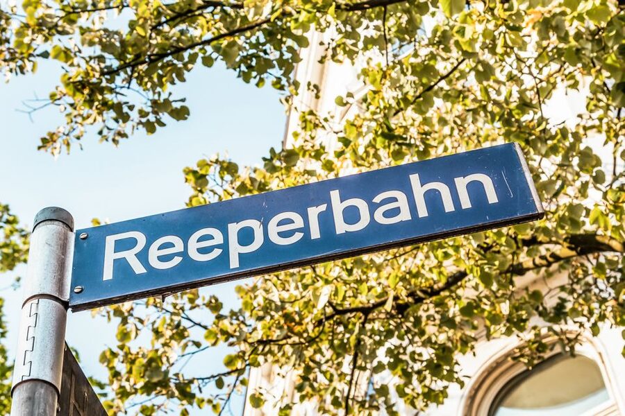 Hamburg: Night Watchman's Tour of St. Pauli in German - Davidwache Police Department stories and Herbertstraße’s odd pull