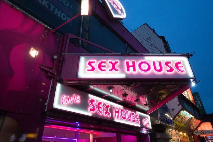Hamburg: Olivia Jones Tour with Iconic Barker Fabian - Meet Fabian Zahrt, Hamburg’s St. Pauli insider