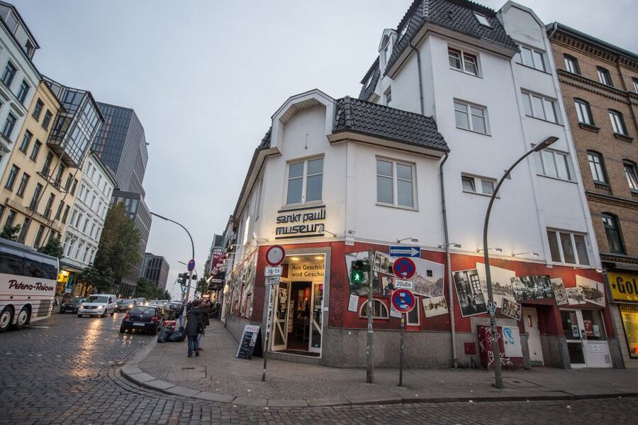 Hamburg: Olivia Jones Tour with Iconic Barker Fabian - Going behind the façade at an S&M studio