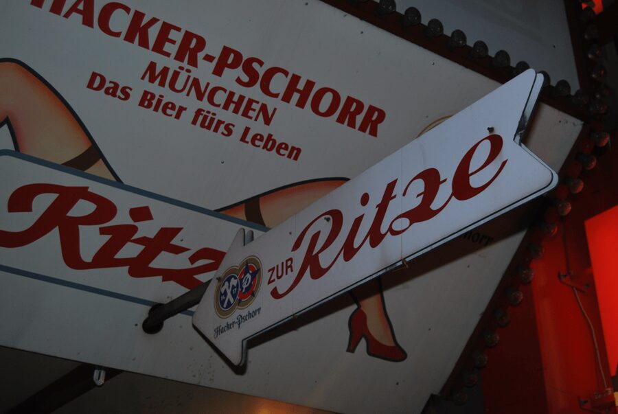 Hamburg: Private 1.5-Hour Walking Tour of St. Pauli - Why a local like Bela matters on the Reeperbahn