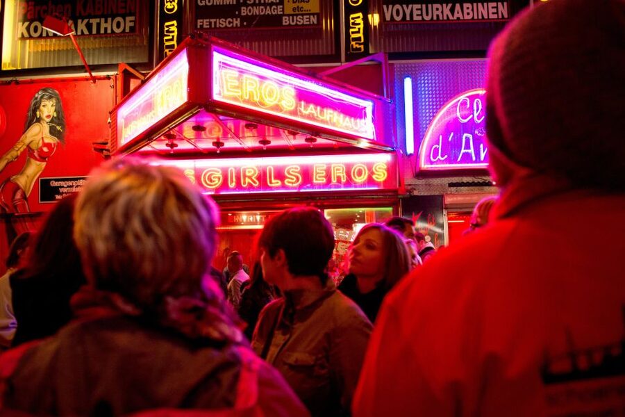 Hamburg: Private Tour Red Light District Walking Tour - Herbertstraße and Hans-Albers-Platz: the views you get, and the rules you respect