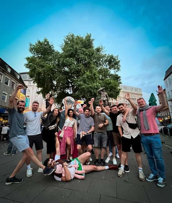 Hamburg: Pubcrawl & Nightlife Tour auf St.Pauli - The 4-hour flow: what actually happens between bar stops