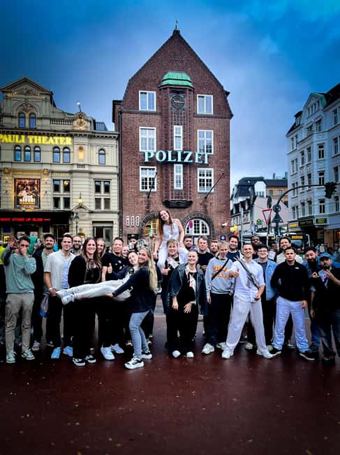 Hamburg: Pubcrawl & Nightlife Tour auf St.Pauli - Languages and meeting style: getting along even if your German is rusty
