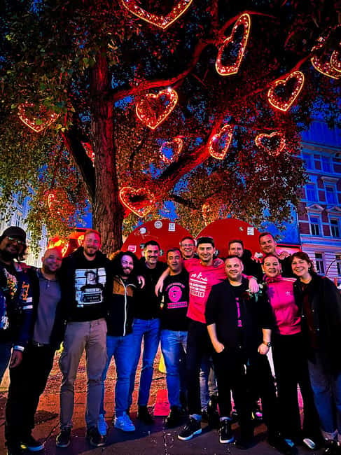 Hamburg: Pubcrawl & Nightlife Tour auf St.Pauli - Reeperbahn at night: why a pub crawl works here