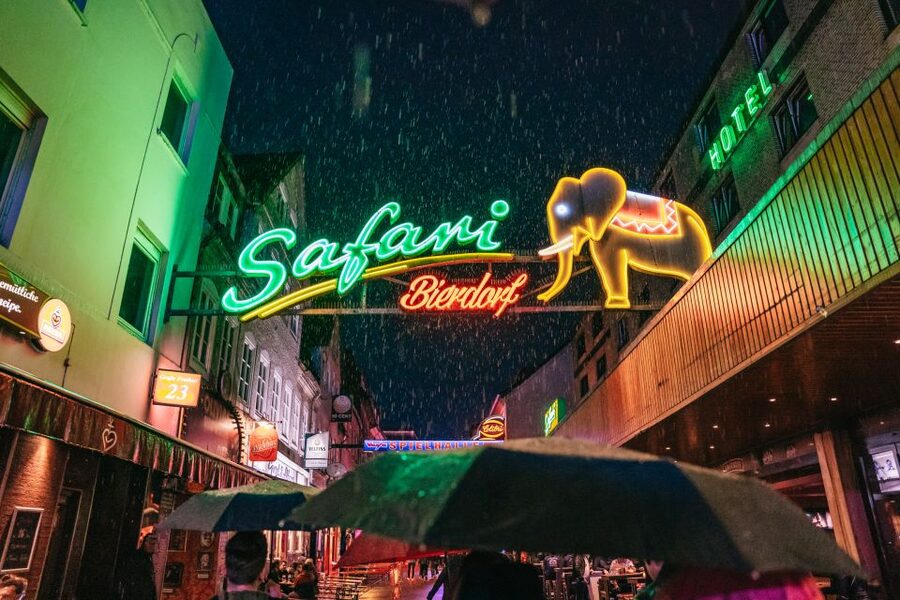 Hamburg: Reeperbahn Lust & Laster Tour for Adults Only - From Dancing Towers to Spielbudenplatz: the St. Pauli intro you actually need