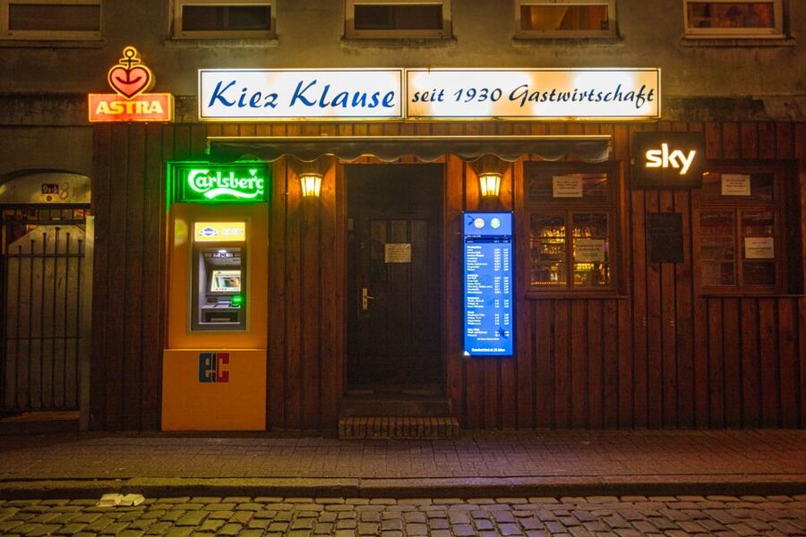 Hamburg: Reeperbahn Quickie, The Short & Sexy St. Pauli Tour - Zur Ritze and Große Freiheit: the landmarks that close the loop