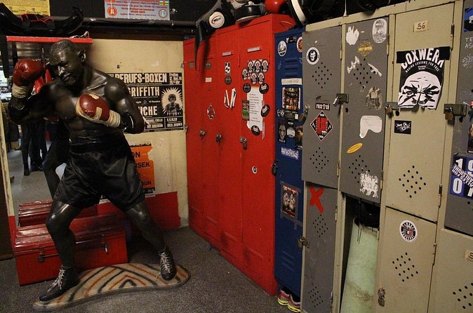Hamburg: Safari tour in St. Pauli - The guide: humorous history that helps you connect the dots
