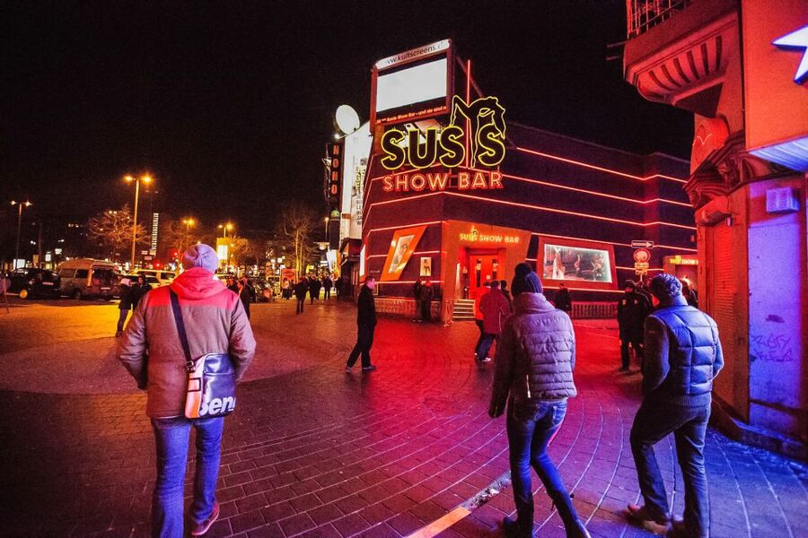 Hamburg: Sex and Crime in St. Pauli Tour for Ages 18+ - What you get with your included drink, and what you may pay anyway