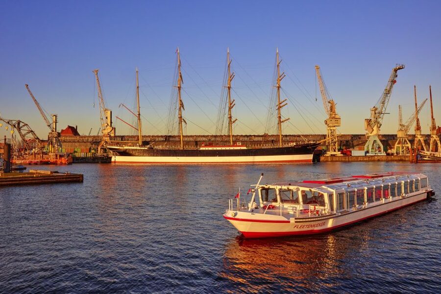 Hamburg: Sightseeing Cruise through the City's Waterways - Why a Hamburg waterways cruise is a smart first overview