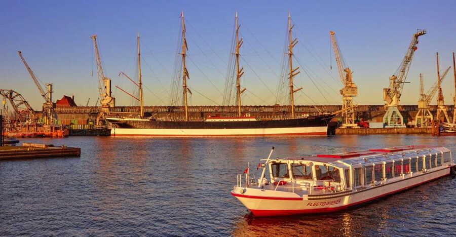 Hamburg: Sightseeing Cruise through the City's Waterways - Meeting at ATG Alster-Touristik and boarding a comfortable ship