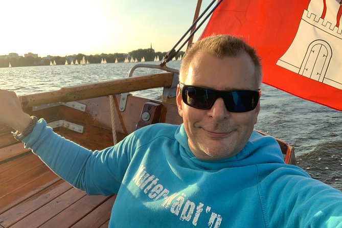 Hamburg Small-Group Sunset Sailing Cruise on Lake Alster - Small things to watch for: wind, instructions, and meeting point confusion