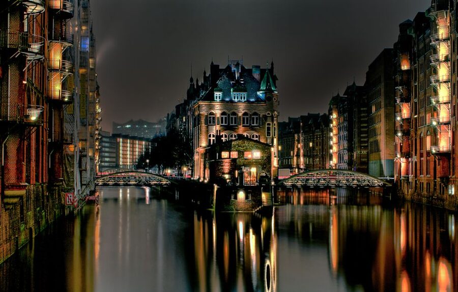 Hamburg: Speicherstadt & HafenCity Tour - Harbor-side photo stops: ships, towers, and the big scale of the port