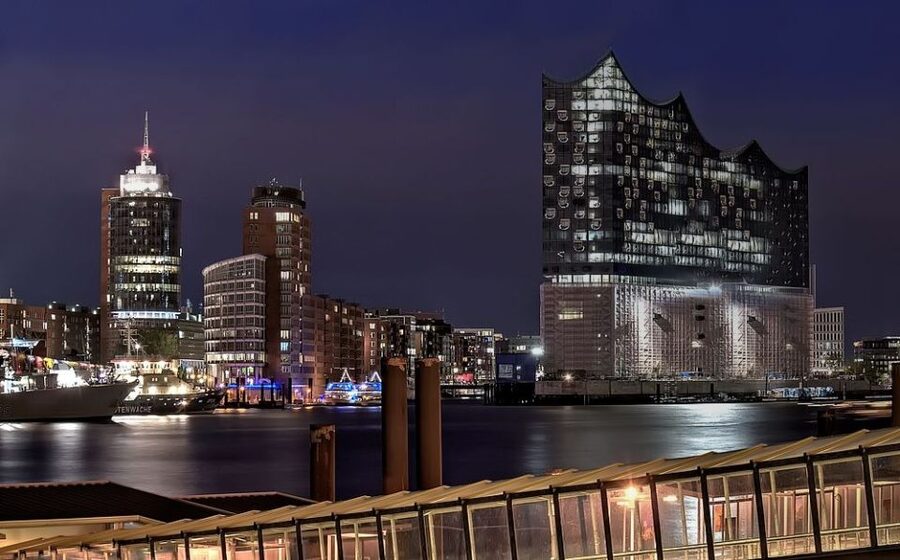 Hamburg: Speicherstadt & HafenCity Tour - Elbe views and the Elbphilharmonie story you can actually remember