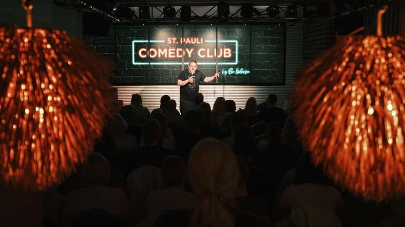 Hamburg: St. Pauli Comedy Club - Walking in: the Willkommenschnaps moment that sets the tone