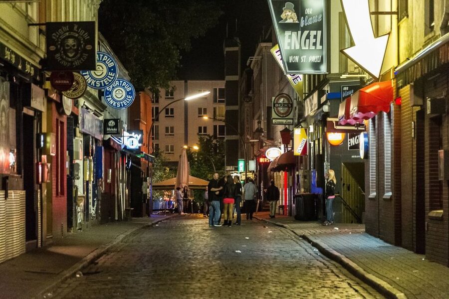 Hamburg: St. Pauli Highlights Guided Tour with Beer for 18+ - St. Pauli in 2 Hours: Why This Walk Works