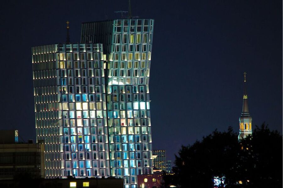 Hamburg: St. Pauli Highlights Guided Tour with Beer for 18+ - Große Freiheit and the Reeperbahn Story at Night