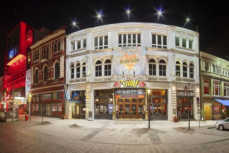 Hamburg: St. Pauli Highlights Guided Tour with Beer for 18+ - Zur Ritze Boxing Cellar and the Two-Drink Value