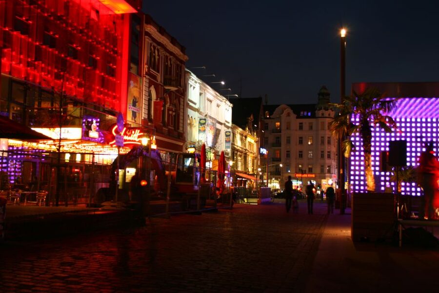 Hamburg St Pauli: Red Light District Walking Tour - What the guide does well, and what to watch for