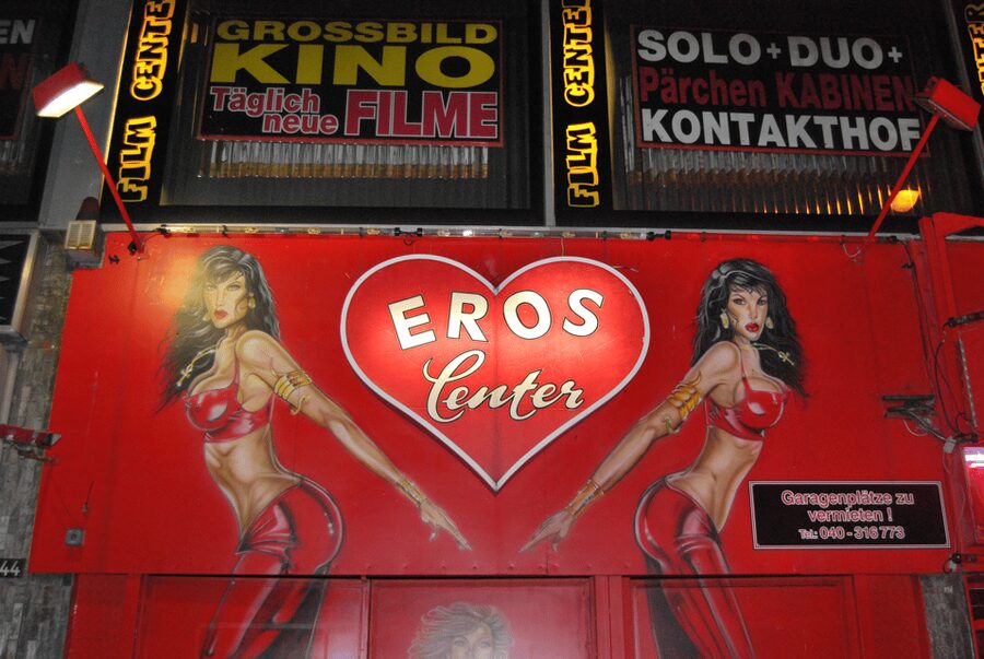 Hamburg: The Ultimate Sex, Drugs, and Hotdog Tour - Price and Value: A Group Price That Can Be a Bargain