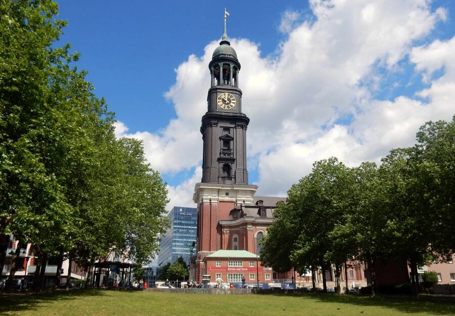 Hamburg: Tour from St. Michael's to the Elbphilharmonie - Krameramtswohnungen and the Michelwiese: merchant homes and open views