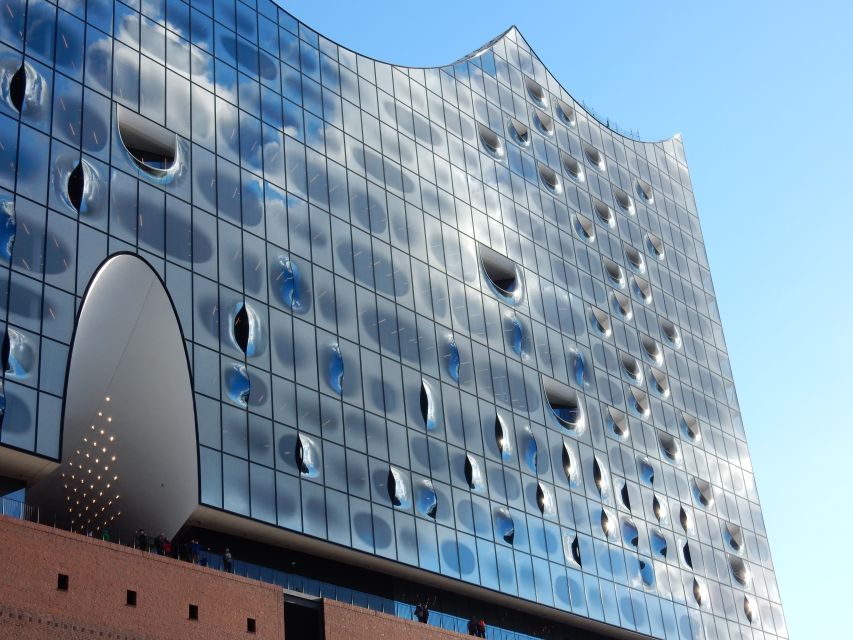 Hamburg: Tour from St. Michael's to the Elbphilharmonie - St. Michaelis Church start: the clock, the scale, the orientation