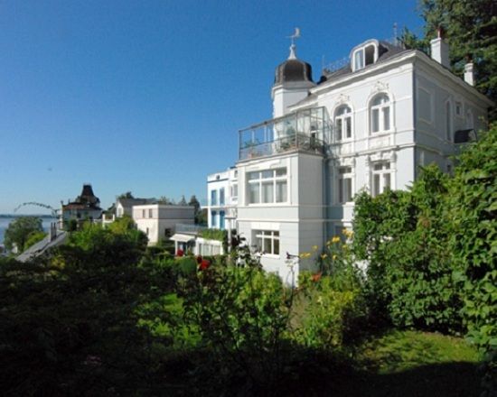 Hamburg: Tour of Blankenese on the Banks of the Elbe - Meeting at S-Bahn Blankenese and how a 2-hour tour really moves
